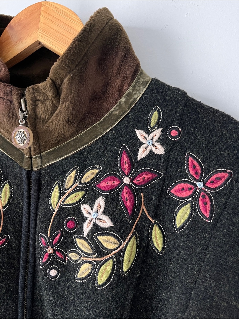 Icelandic Design Embroidered 100% Wool Zip Jacket | Sz M | Cottagecore